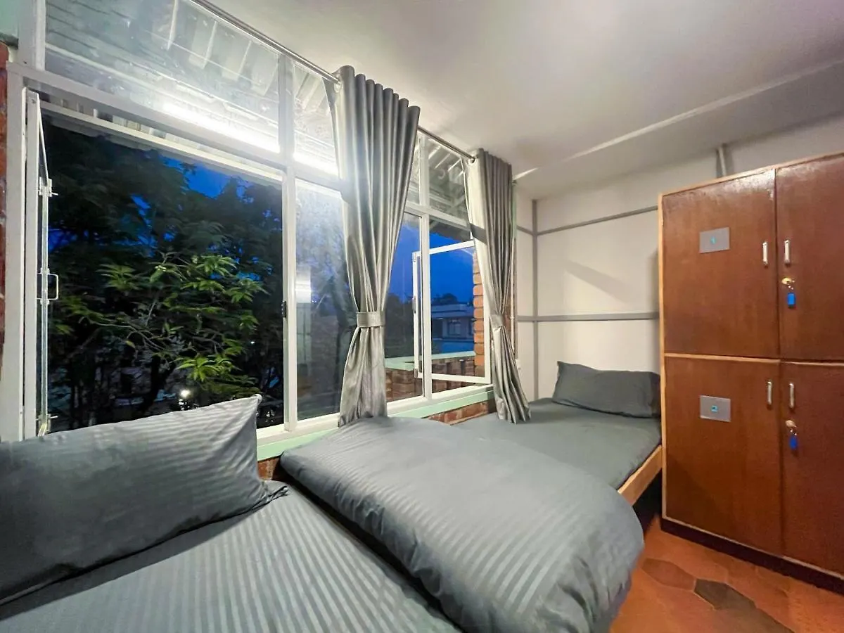 Rahees Bi Roambay - Backpacker Hostel Mysore India
