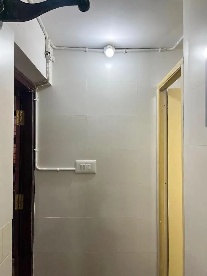 Rahees Bi Roambay - Backpacker Hostel Mysore