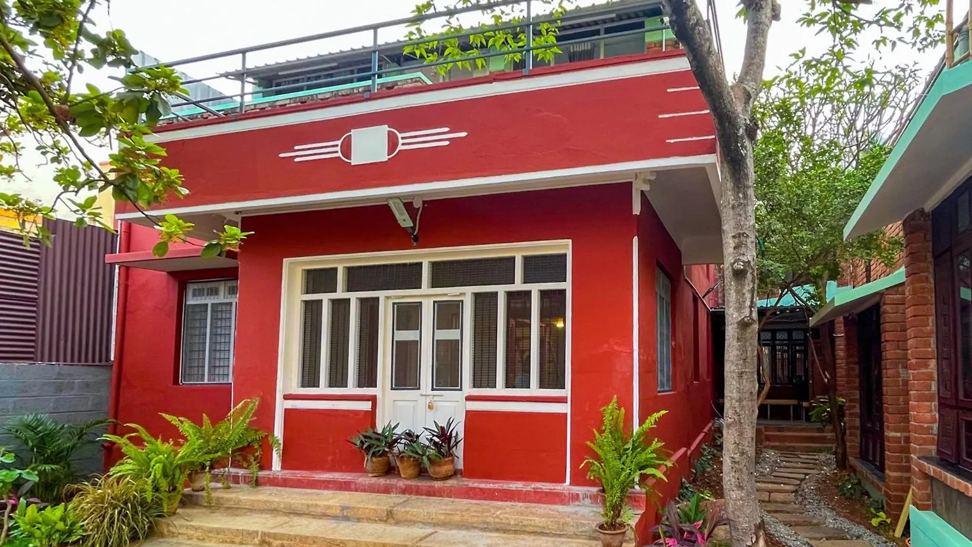 Rahees Bi Roambay - Backpacker Hostel Mysore India