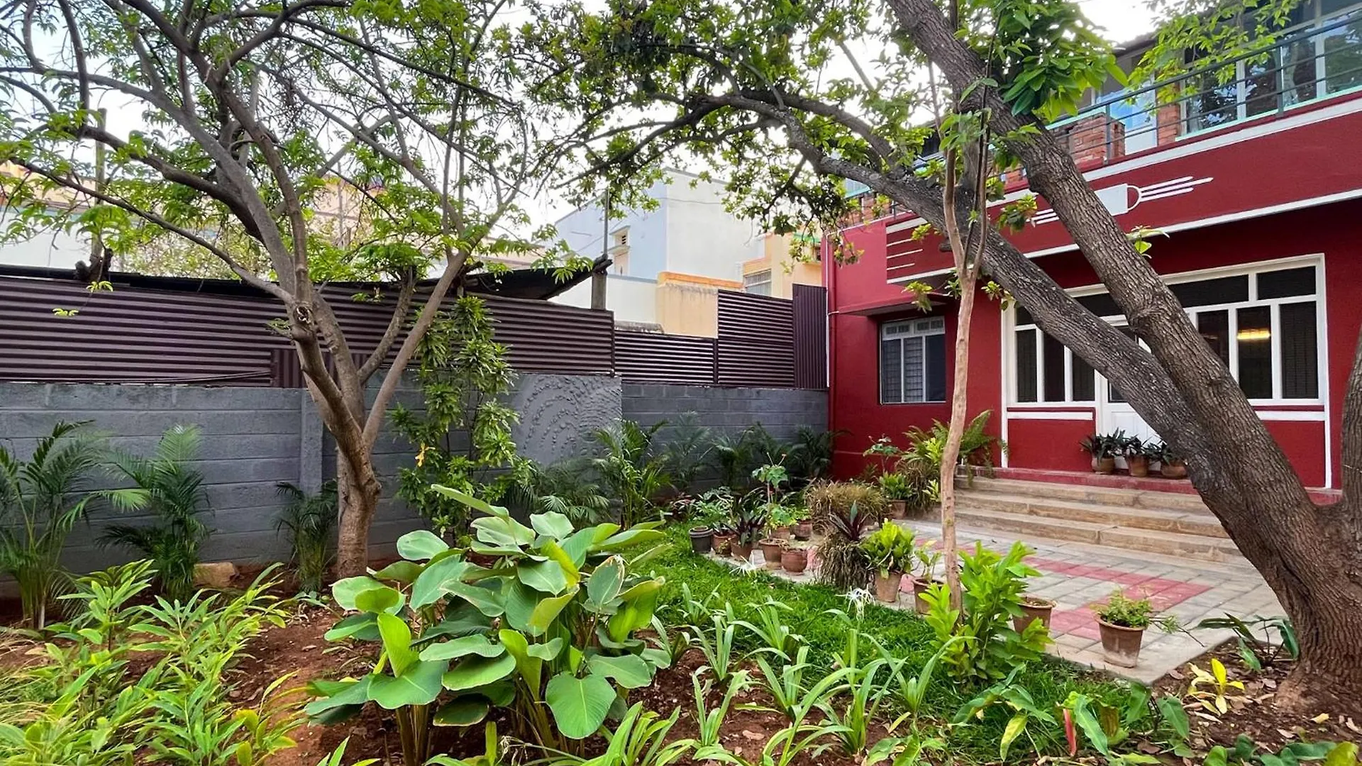 Rahees Bi Roambay - Backpacker Hostel Mysore