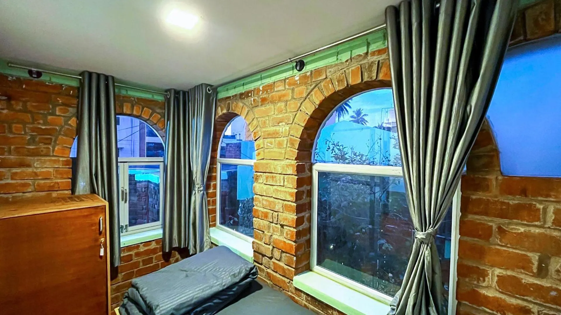Rahees Bi Roambay - Backpacker Hostel Mysore